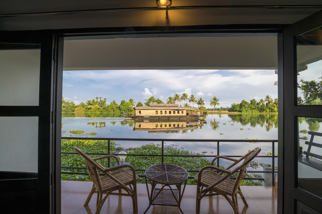 Warmth Lake Haven Alappuzha Eksteriør billede