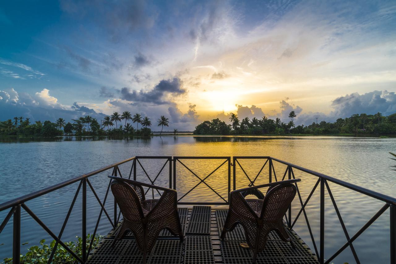 Warmth Lake Haven Alappuzha Eksteriør billede