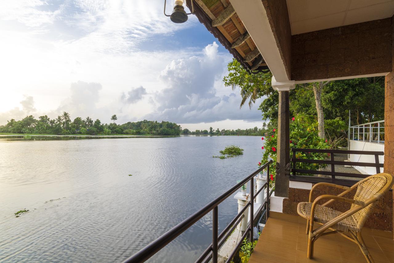 Warmth Lake Haven Alappuzha Eksteriør billede