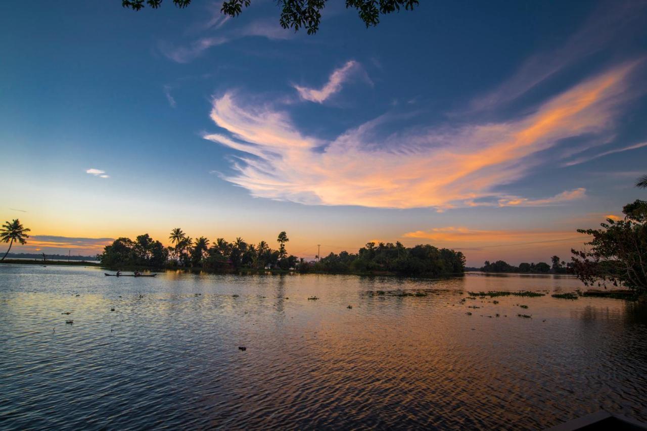 Warmth Lake Haven Alappuzha Eksteriør billede