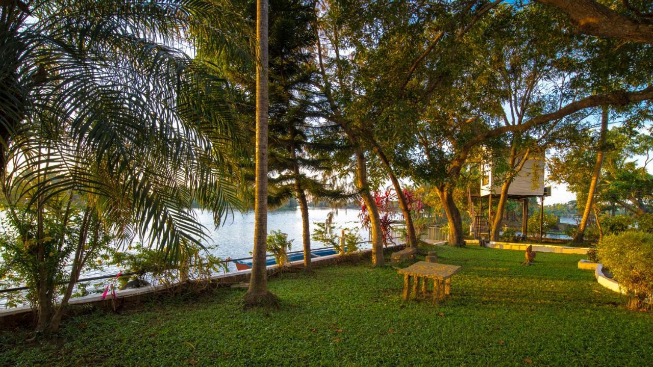 Warmth Lake Haven Alappuzha Eksteriør billede