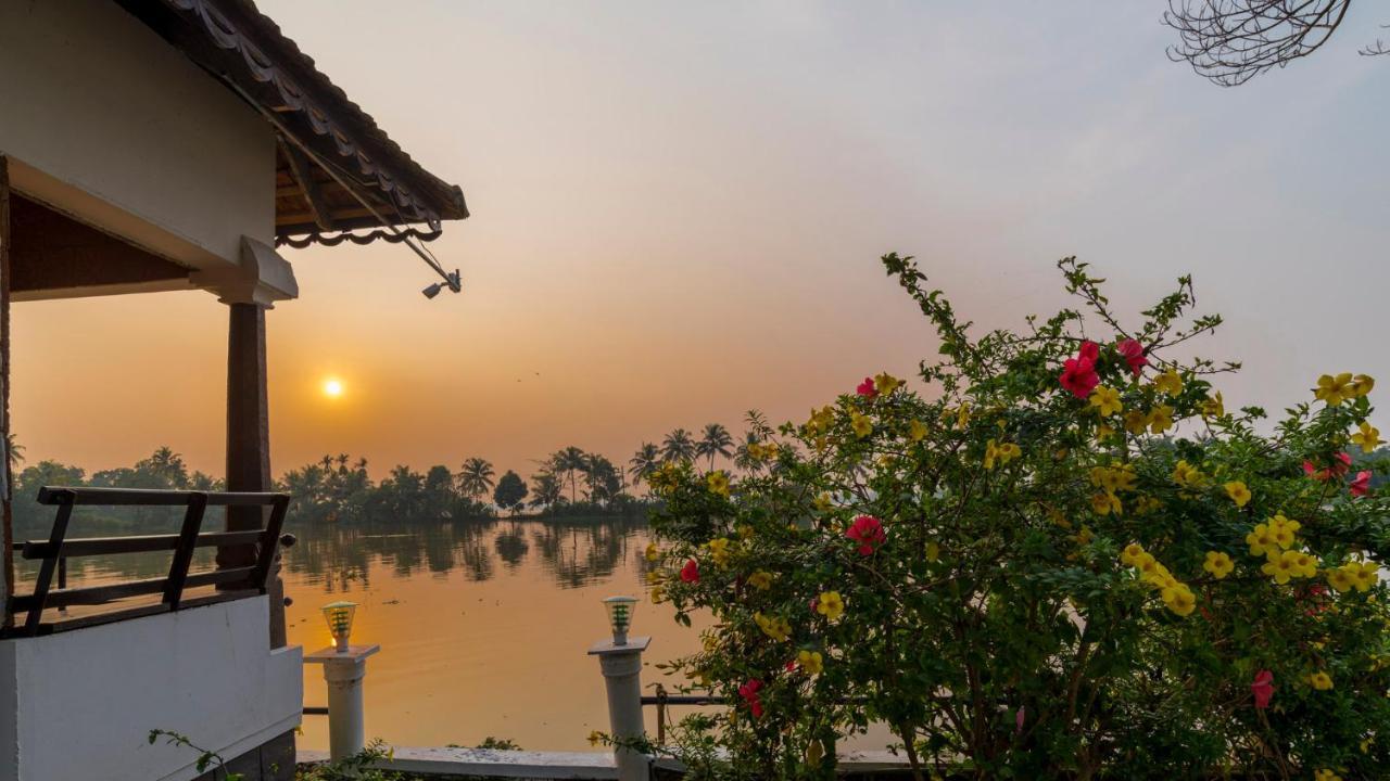 Warmth Lake Haven Alappuzha Eksteriør billede